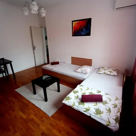 Lovely 1 Bdr In Center