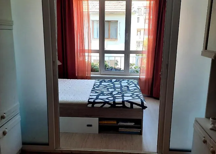 Lovely 1 Bdr In Center Lejlighed