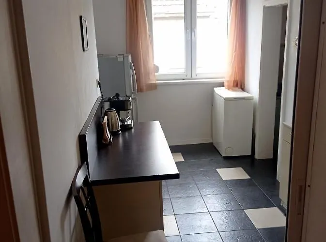 Lovely 1 Bdr In Center Lejlighed