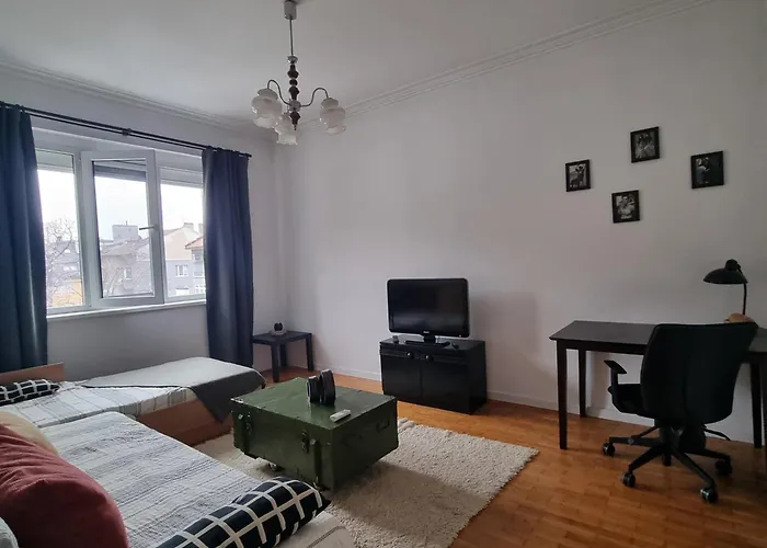 Lovely 1 Bdr In Center *